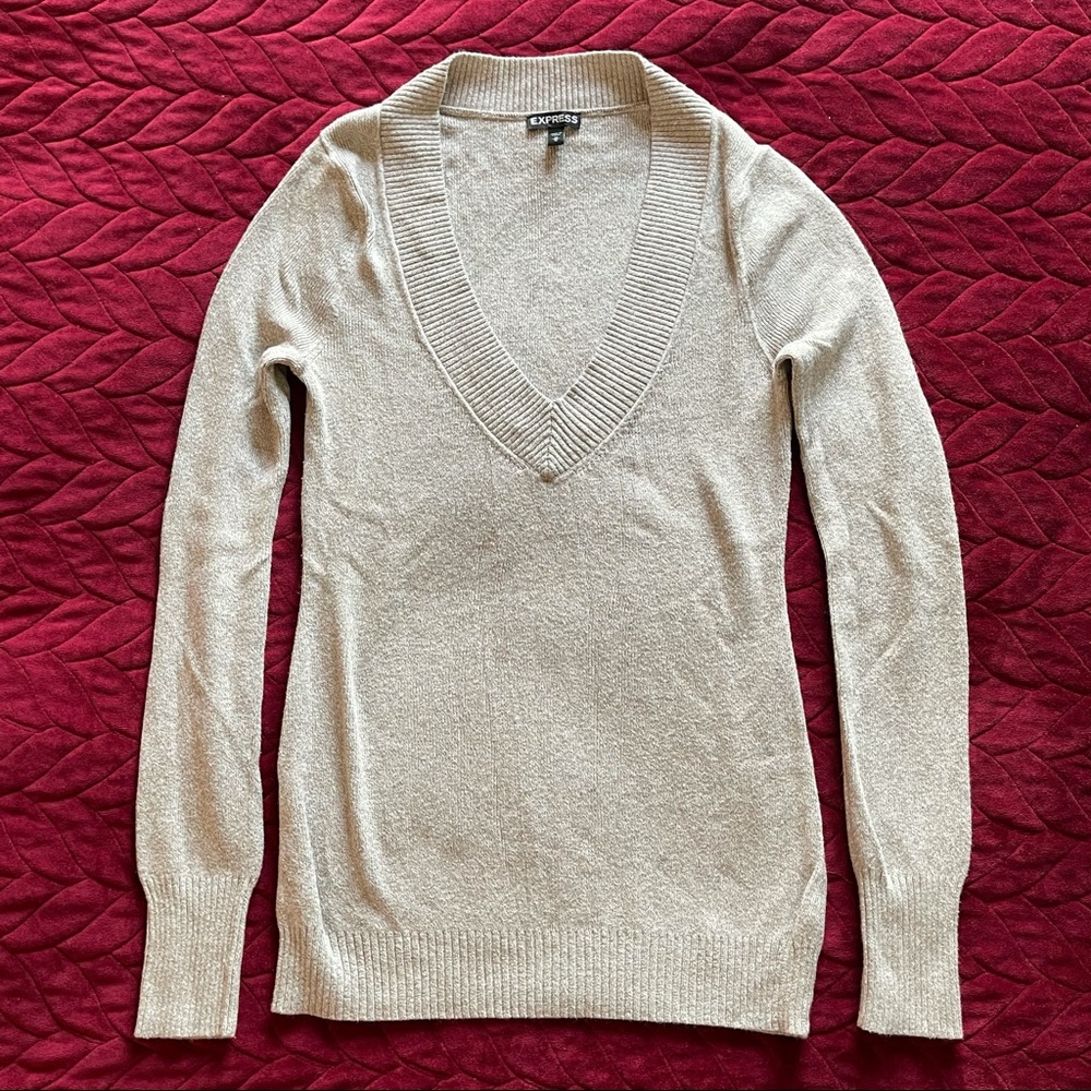 EXPRESS Beige V-Neck Sweater Pullover Size M